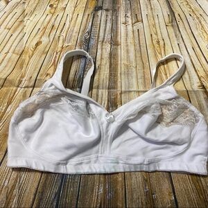 Instant Shaping By Plusform White Wireless Lace Comfort Bra